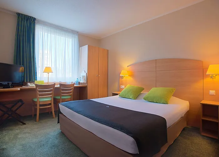 Отель Campanile