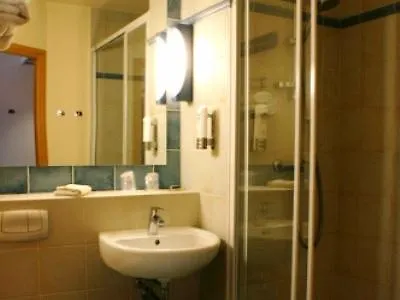 Отель Campanile 2*