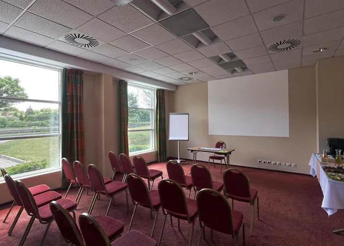 Отель Campanile 2*